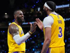 九游-关于浓眉哥回归赛场，战术调整首场状态亮眼，C9观众沸腾！的信息