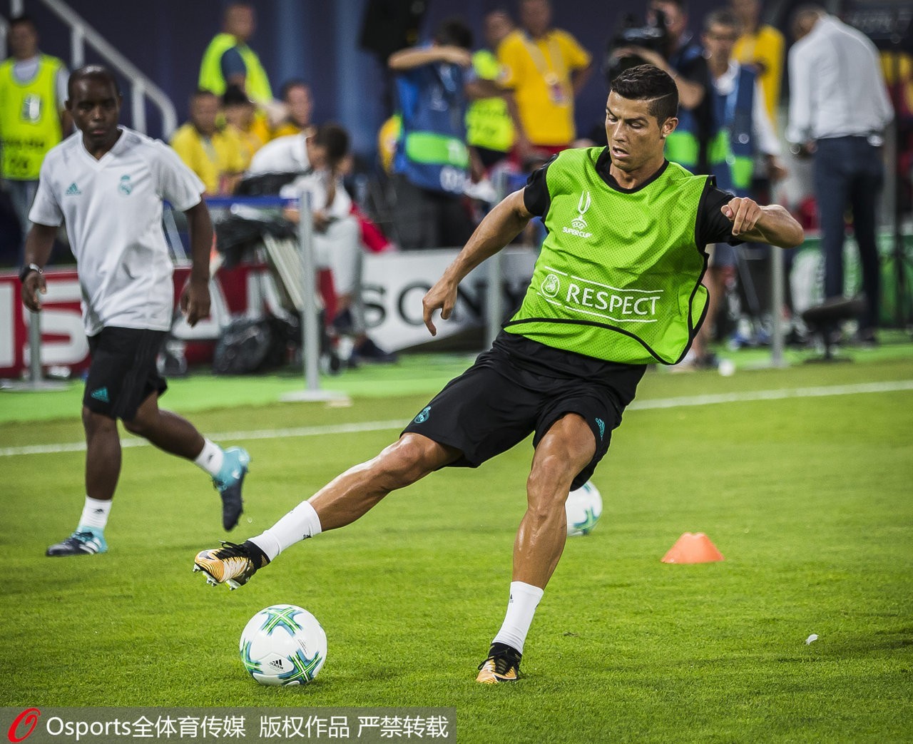 九游体育-C罗巅峰对决,凯恩与30激战IG分钟,战术调整胜负难料!的简单介绍