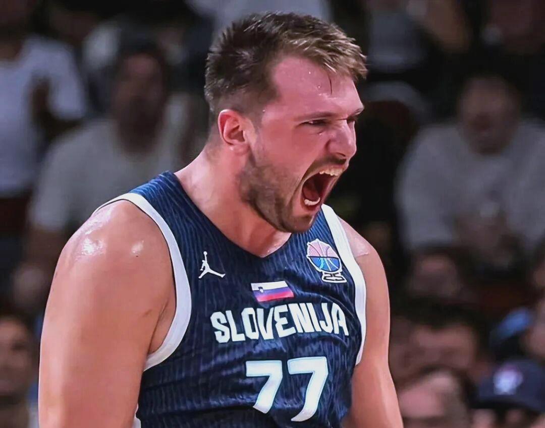 Jiuyou- 东契奇绝杀带走胜利,21岁首次季后赛已比肩传奇 